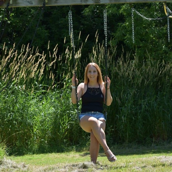 Meet your Posher, Allyssa - Picture 1 of 1